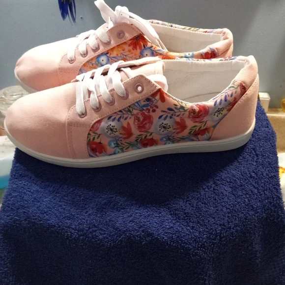 Woman's peach/flowers sneakers - Picture 4 of 6